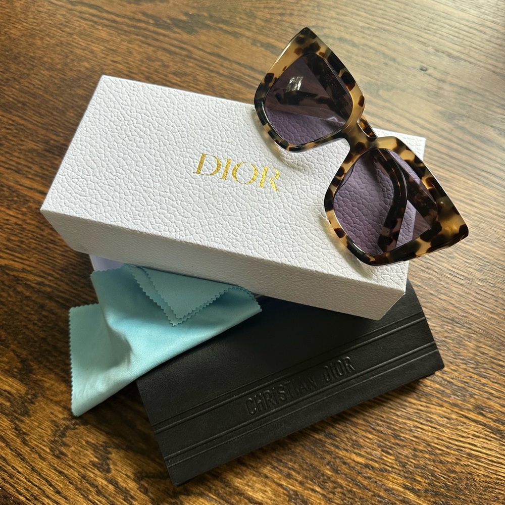 Dior Brown Square Sunglasses Bold Tortoiseshell Design - Picture 4 of 11